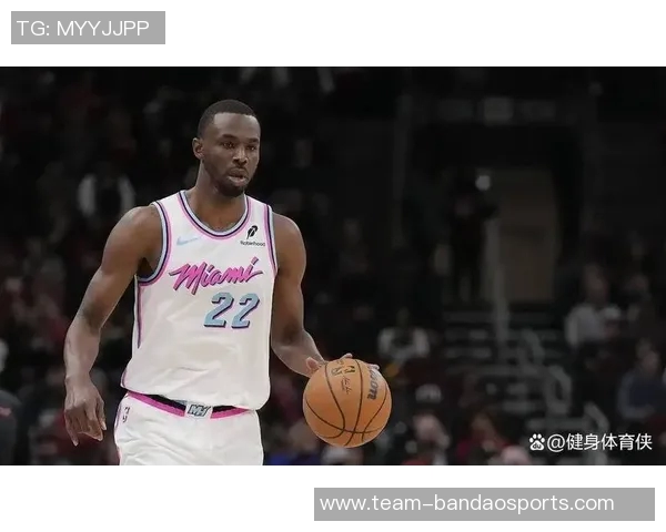 维金斯盛赞鲍威尔展现统治力称其为非凡天才球员的典范