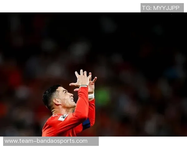 C罗因肘击染红被禁赛葡萄牙足协希望他下轮以观众身份出席比赛 C罗因肘击染红被禁赛葡萄牙足协希望他下轮以观众身份出席比赛