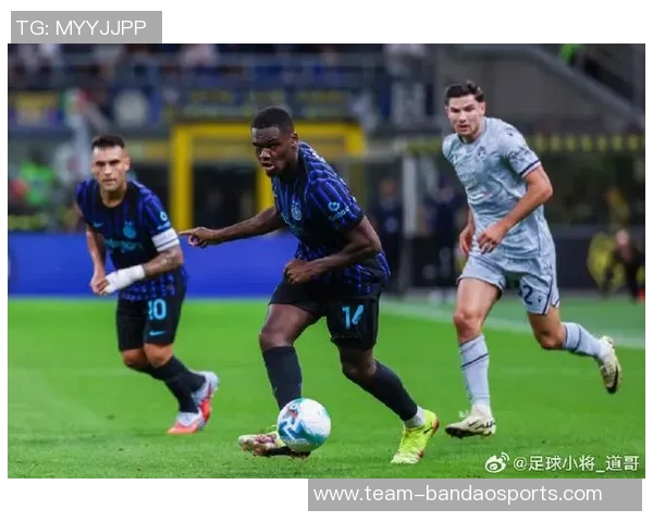 博尼回忆初恋球衣埃托奥的蓝黑战袍承载青春梦想