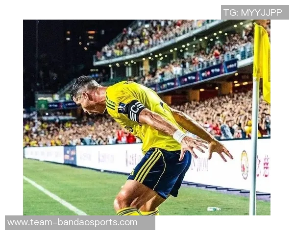 C罗头球助攻未果菲利克斯射门高出后C罗无奈敲脑门