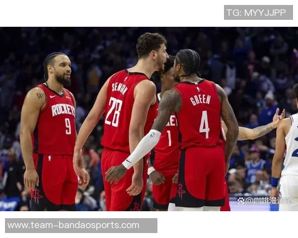 火箭半场领先鹈鹕小史密斯表现出色阿门贡献稳定普尔状态低迷